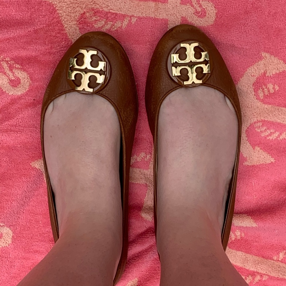 Tory Burch Camel Flats size 8.5 💜